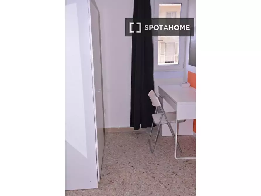 Immagine 19 di Camera condivisa in affitto  in Via dei Giudicati n a Cagliari