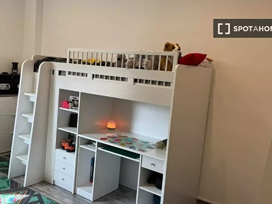 Immagine 2 di Camera condivisa in affitto  in Via Salvatore d'Amelio a Roma