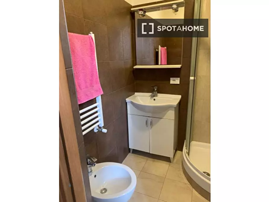 Immagine 8 di Camera condivisa in affitto  in Via Agrigento a Roma