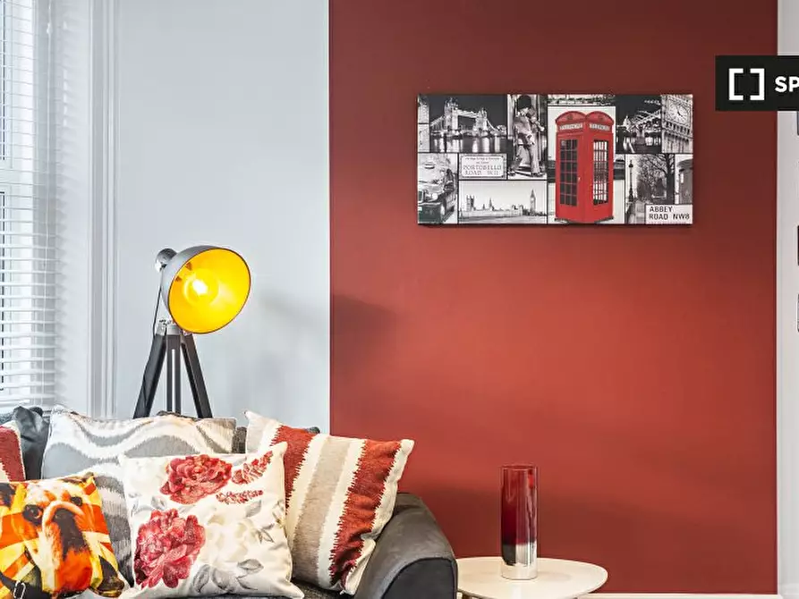 Immagine 4 di Appartamento in affitto  in Kilburn High Rd a Camden Town