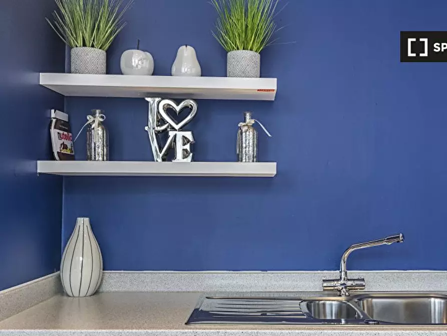 Immagine 12 di Appartamento in affitto  in Kilburn High Rd a Camden Town