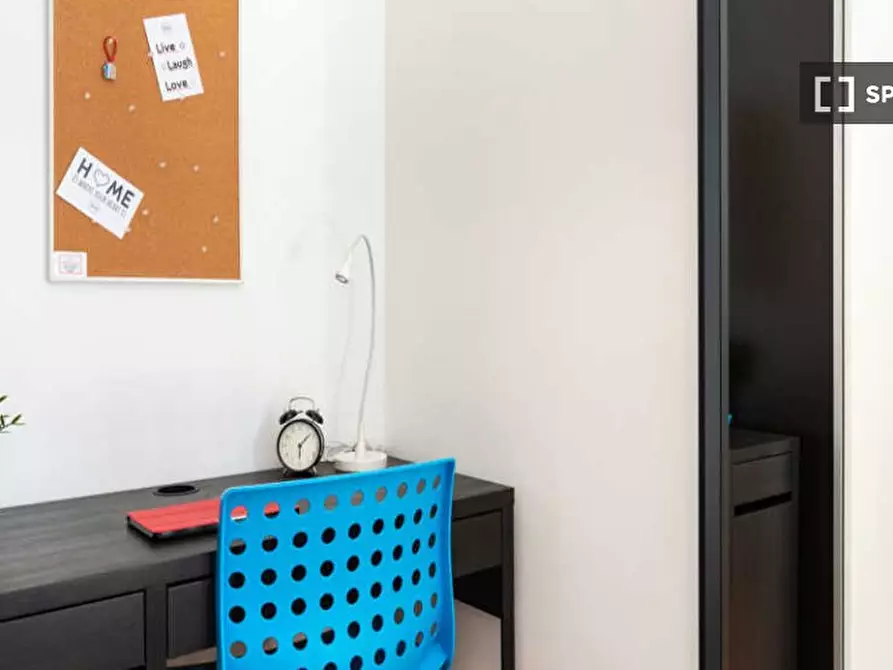 Immagine 15 di Camera condivisa in affitto  in Via Macedonio Melloni a Milano