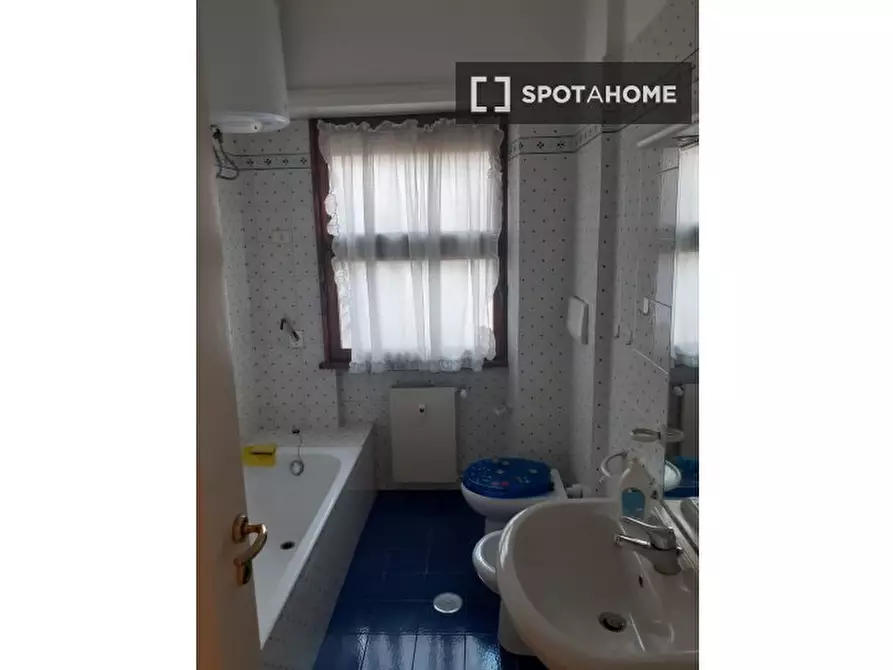 Immagine 14 di Camera condivisa in affitto  in Via Giuseppe Lorenzoni a Roma