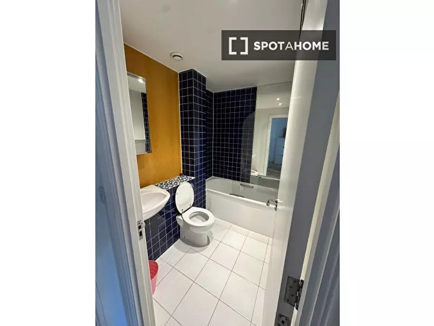 Immagine 10 di Appartamento in affitto  in Commercial Rd a Poplar