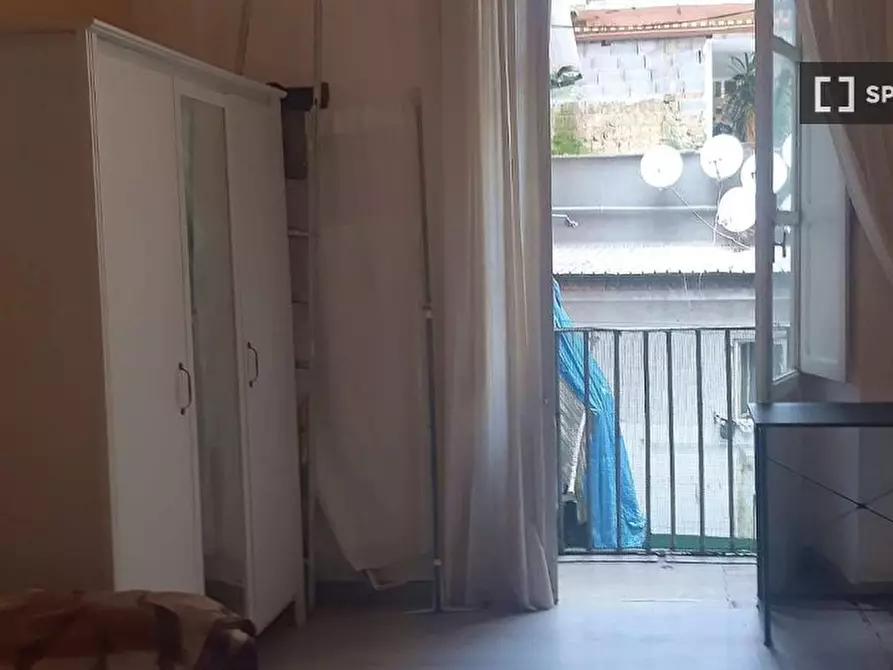 Immagine 2 di Camera condivisa in affitto  in Vico Gabella della Farina a Napoli