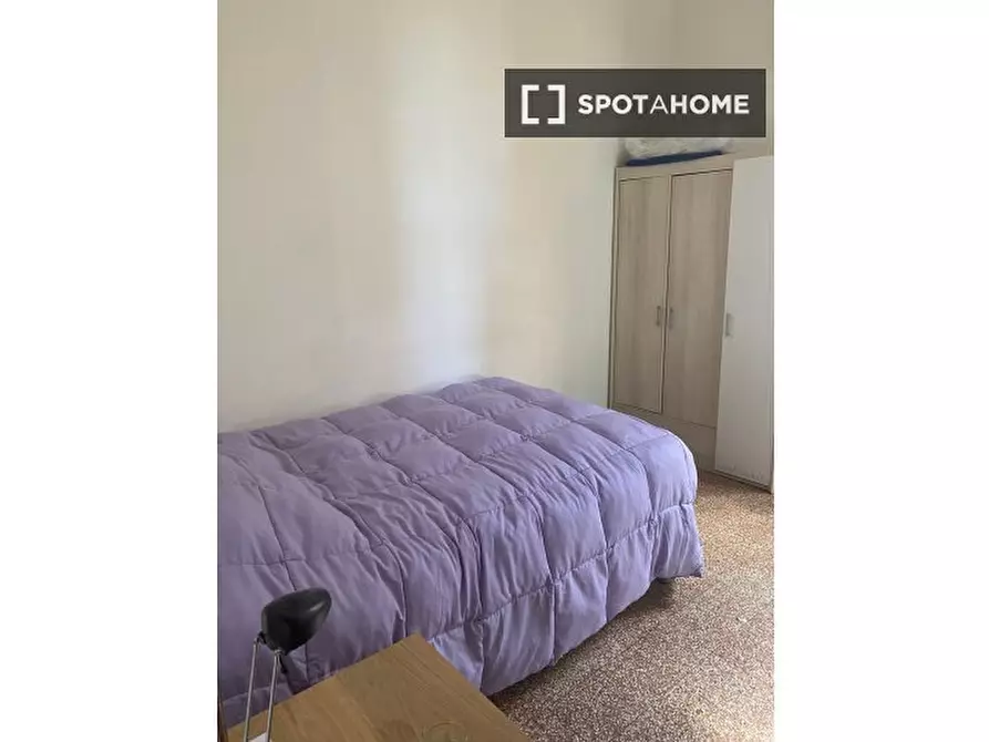 Immagine 1 di Camera condivisa in affitto  in Via Trieste a Firenze