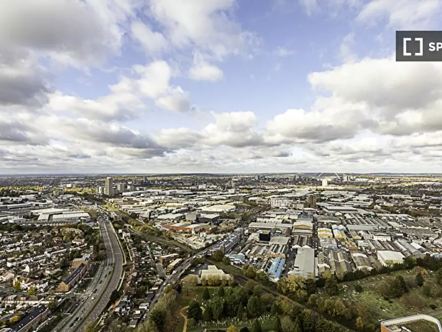 Immagine 15 di Appartamento in affitto  in Icon Tower a Ealing