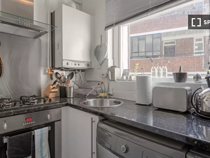 Immagine 2 di Appartamento in affitto  in Queenstown Rd, Battersea, London, UK a Lambeth