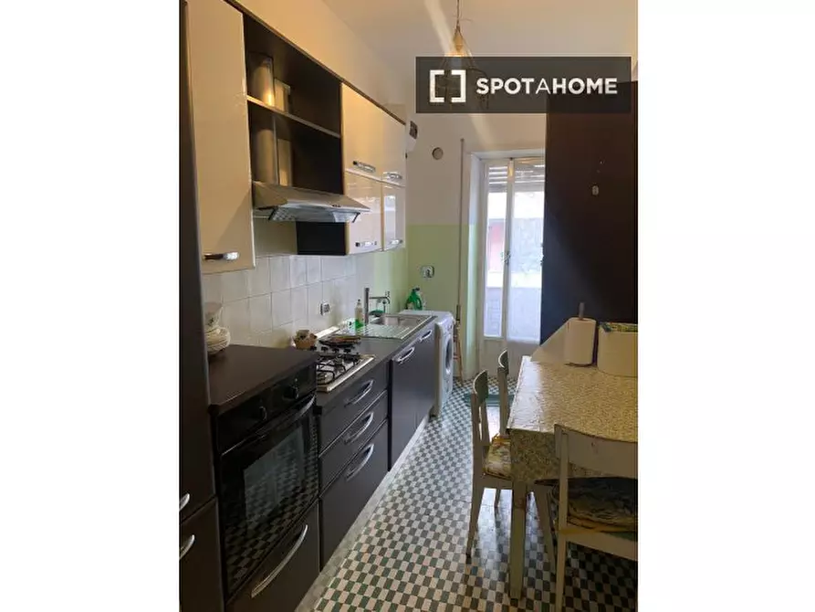 Immagine 5 di Camera condivisa in affitto  in Via dei Monti di Creta a Roma