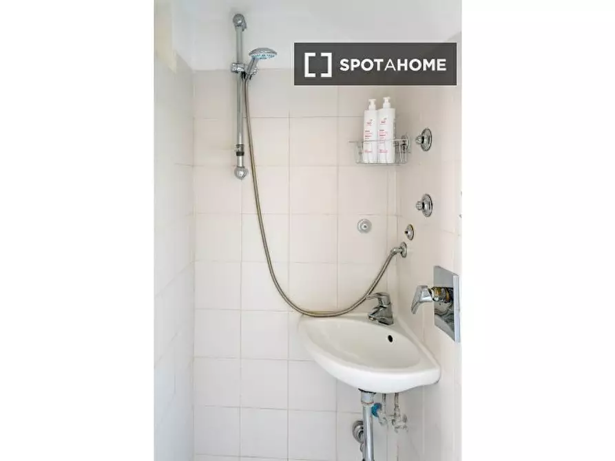 Immagine 14 di Ufficio in affitto  in Via S. Vitale a Bologna