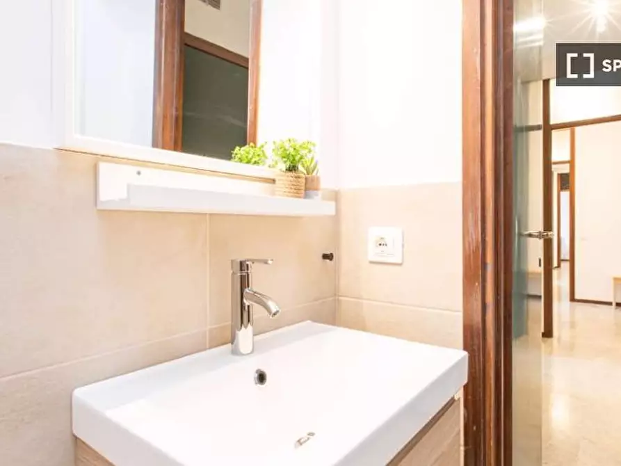 Immagine 19 di Camera condivisa in affitto  in Viale Sondrio a Milano