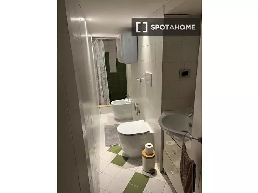 Immagine 3 di Camera condivisa in affitto  in Via dè Coltellini a Bologna