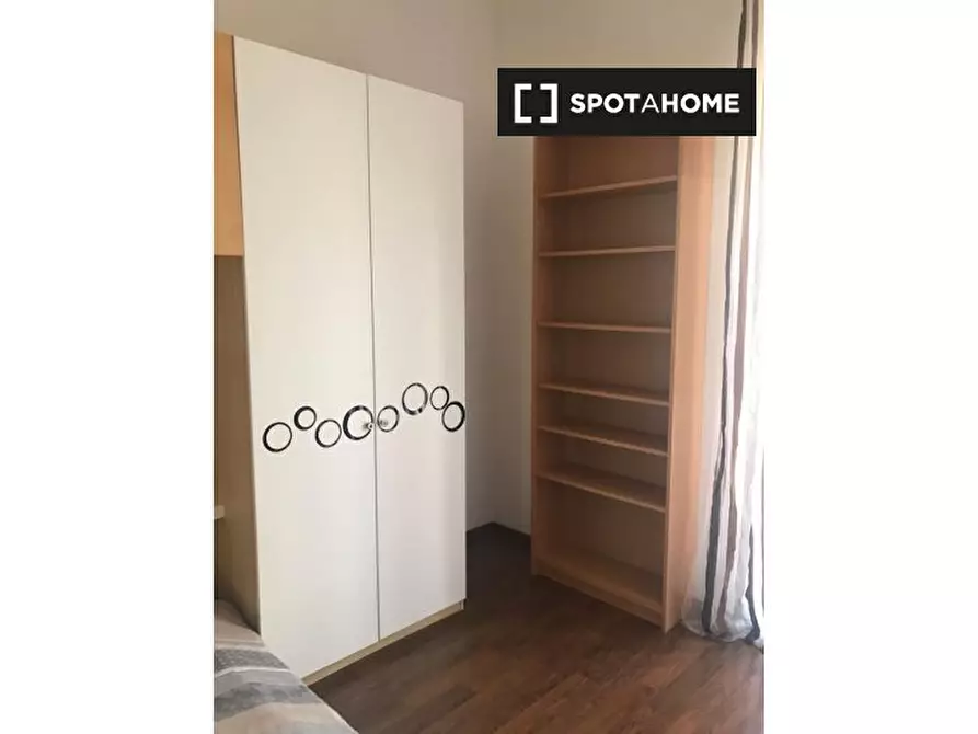 Immagine 4 di Camera condivisa in affitto  in Via Francesco Baracca a Roma