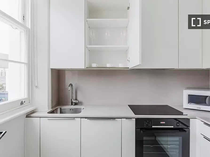 Immagine 10 di Appartamento in affitto  in Elgin Cres a Kensington