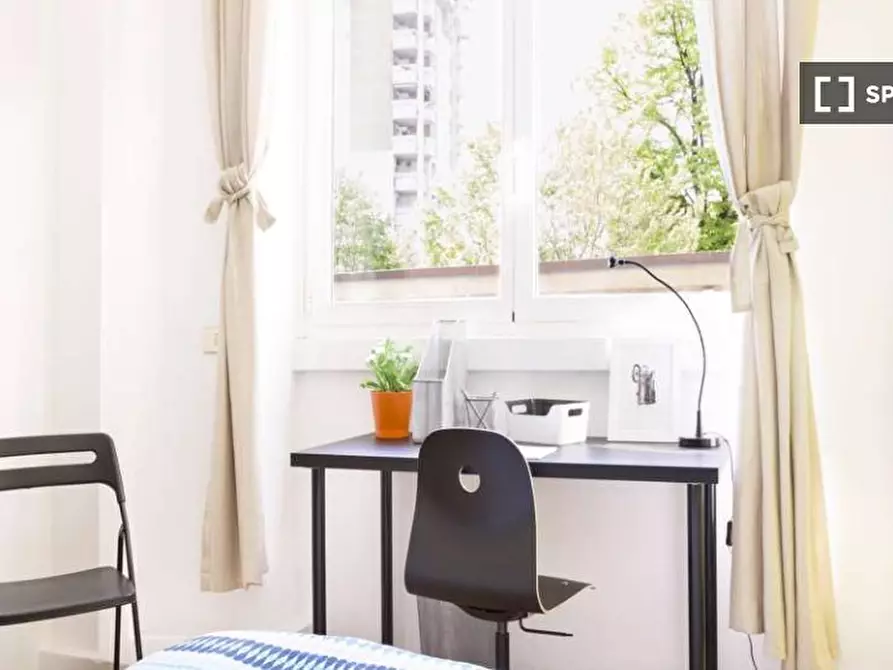 Immagine 2 di Camera condivisa in affitto  in Via Legnone a Milano