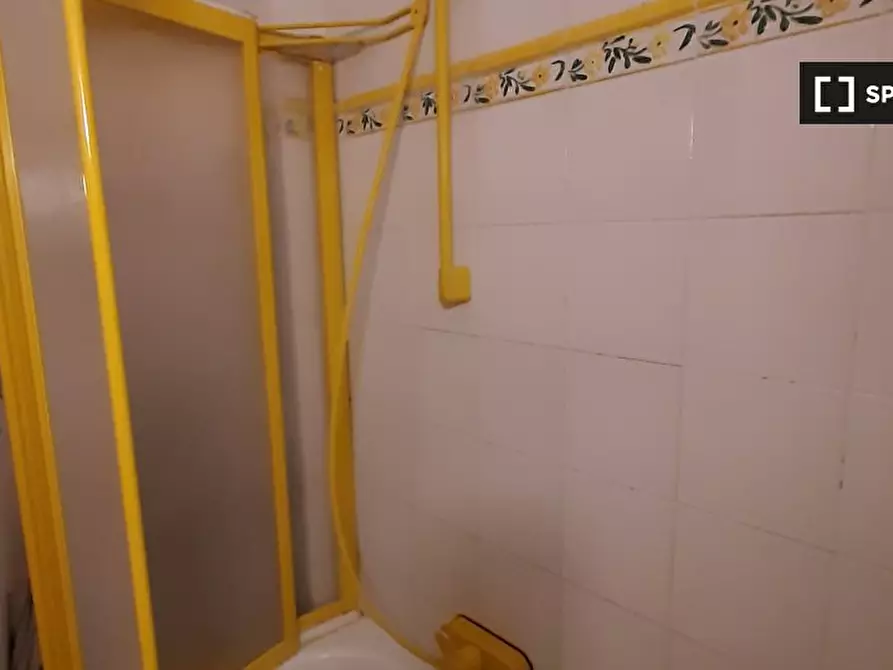 Immagine 4 di Camera condivisa in affitto  in Via S. Lucio, 00165 Roma RM, Italy a Roma