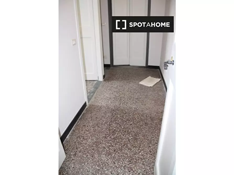 Immagine 2 di Camera condivisa in affitto  in Piazza del Campo a Genova