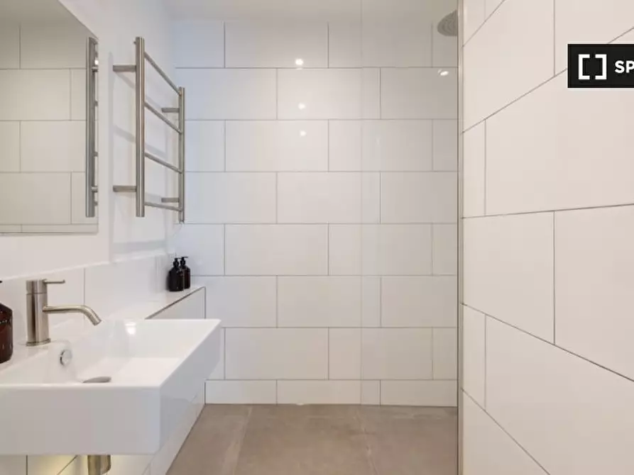 Immagine 2 di Ufficio in affitto  in flat a a Kensington