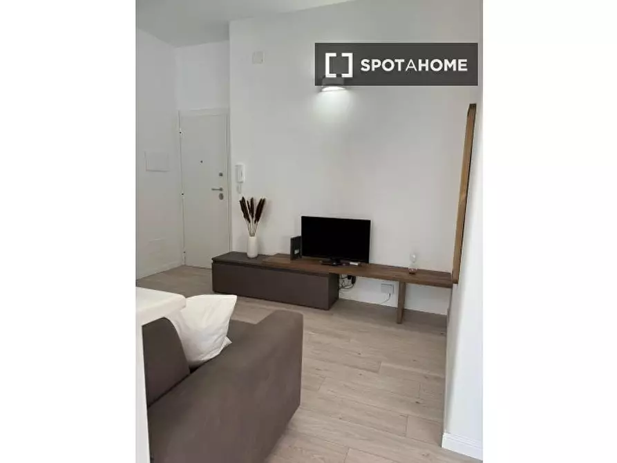 Immagine 1 di Ufficio in affitto  in Via dei Torriani a Roma