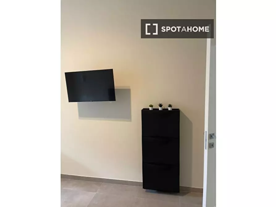 Immagine 2 di Camera condivisa in affitto  in Via Giovanni Battista Piranesi a Milano