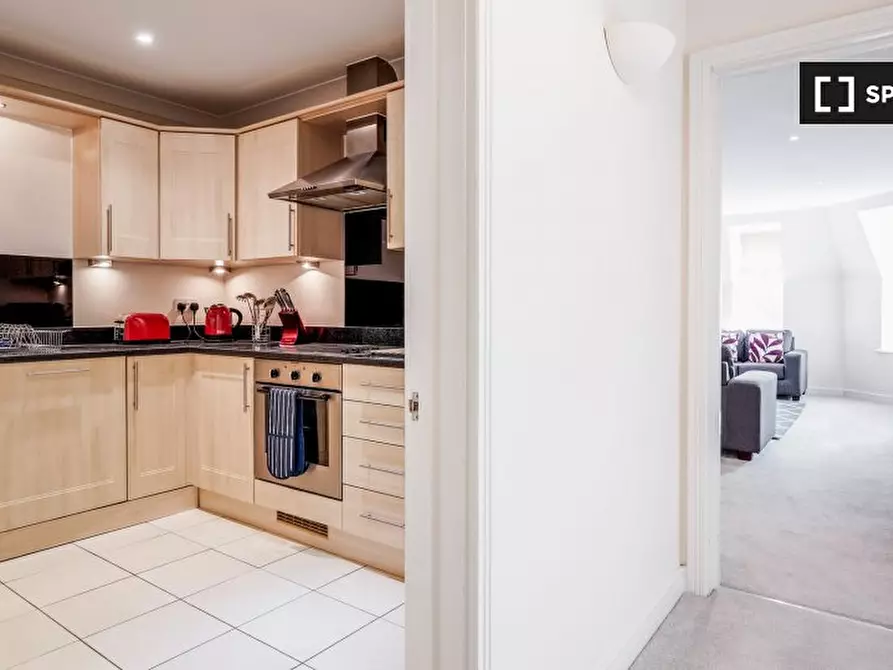 Immagine 7 di Appartamento in affitto  in Leret Way a Leatherhead