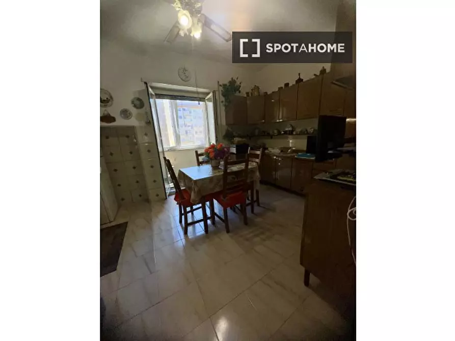Immagine 8 di Camera condivisa in affitto  in Via Flavio Stilicone a Roma