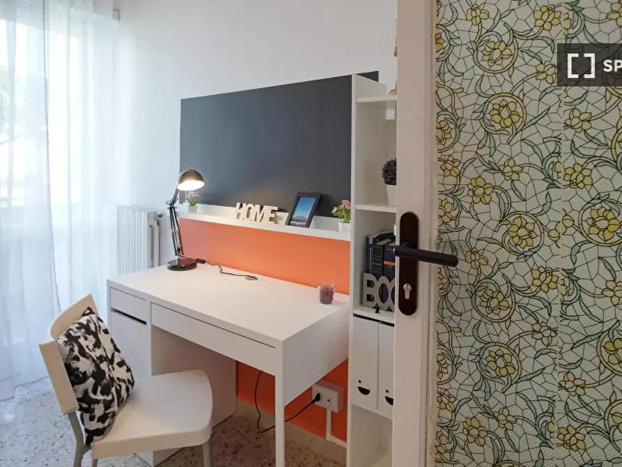 Immagine 5 di Camera condivisa in affitto  in Via Colli Aminei a Napoli