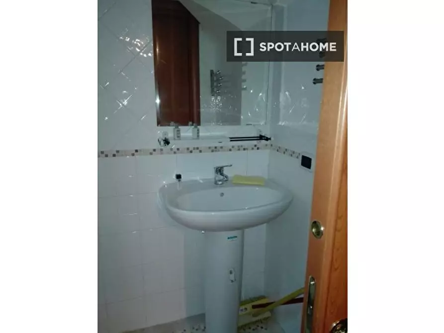 Immagine 12 di Ufficio in affitto  in Via del Carmine a Napoli