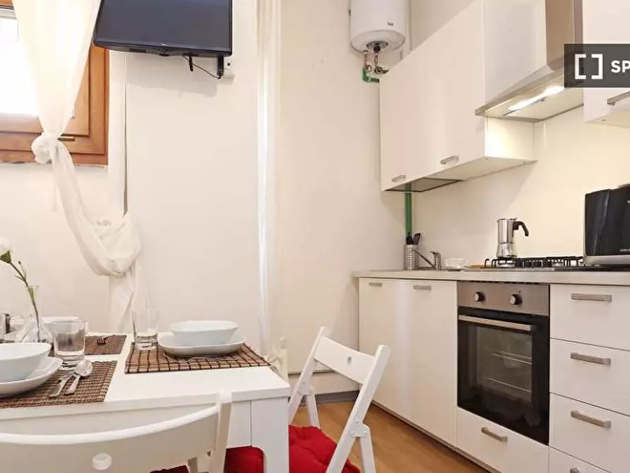 Immagine 12 di Camera condivisa in affitto  in Via della Camilluccia a Roma