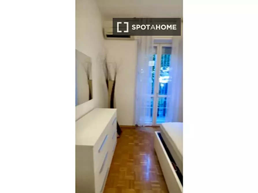 Immagine 3 di Camera condivisa in affitto  in Via Alfonso Capecelatro a Milano