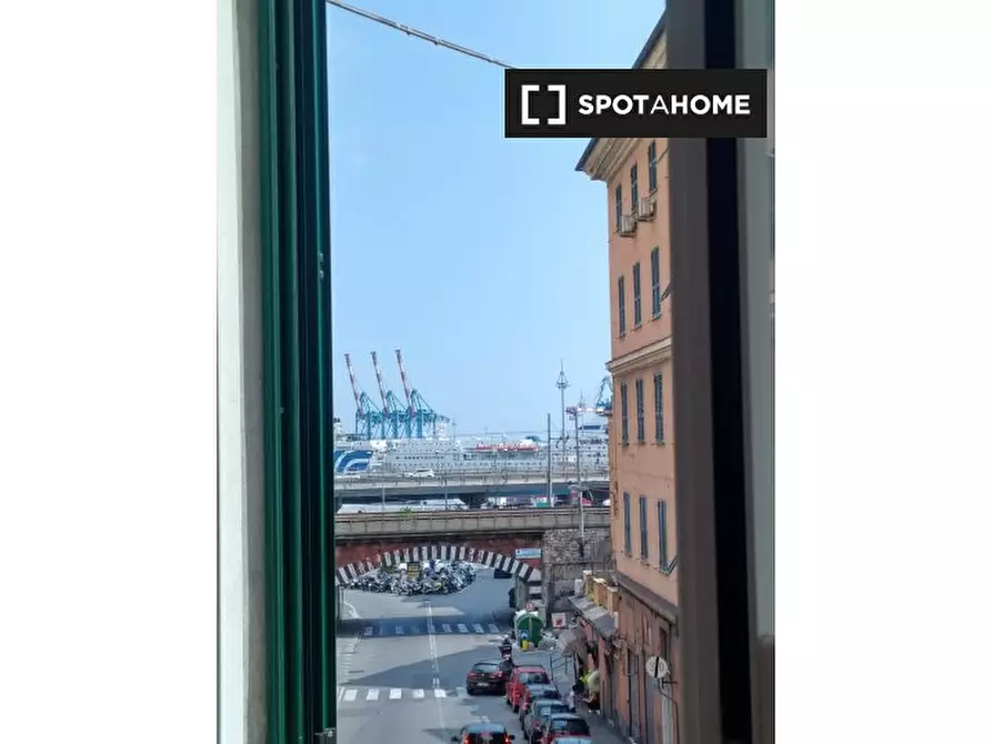 Immagine 6 di Camera condivisa in affitto  in Via Venezia a Genova
