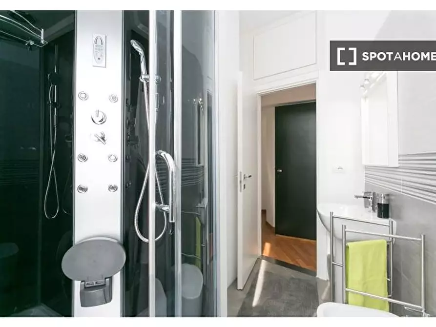 Immagine 9 di Camera condivisa in affitto  in Via Gavirate a Milano