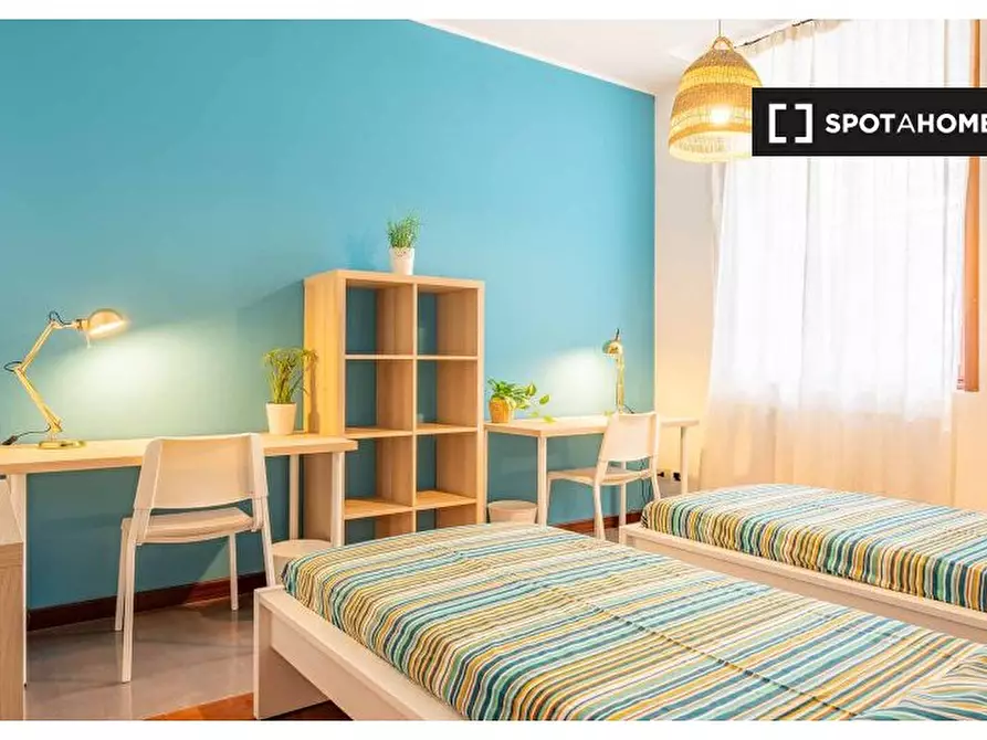 Immagine 2 di Camera condivisa in affitto  in Via Giovanni Battista Morgagni a Milano