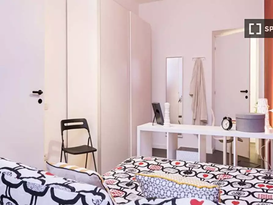 Immagine 2 di Camera condivisa in affitto  in Via Antonio Canova a Milano