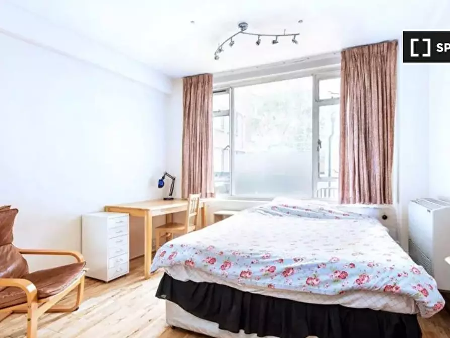 Immagine 1 di Camera condivisa in affitto  in Florin Court, Charterhouse Square a Islington
