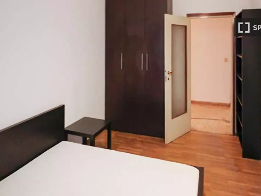 Immagine 5 di Camera condivisa in affitto  in Viale Campania a Milano