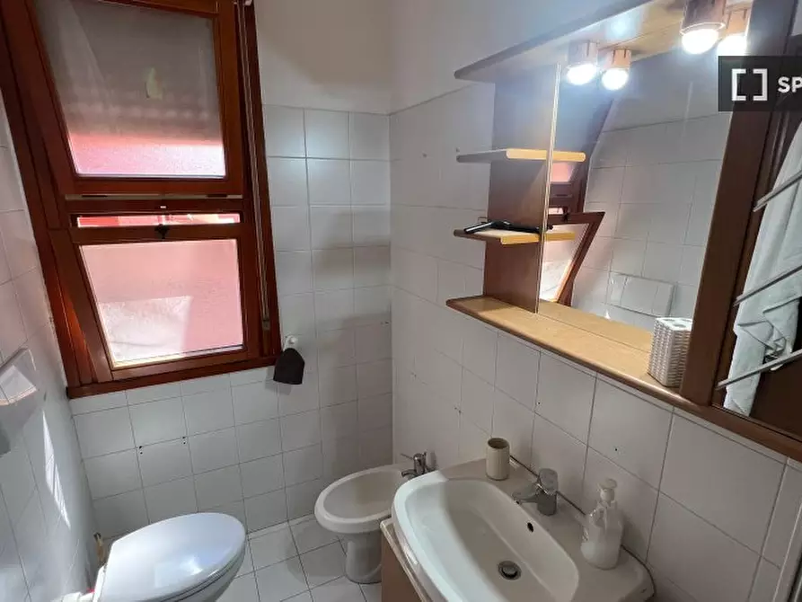 Immagine 13 di Camera condivisa in affitto  in Via Abigaille Zanetta a Roma