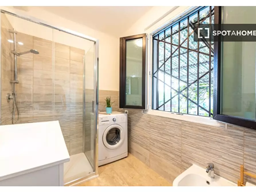 Immagine 17 di Camera condivisa in affitto  in Viale Giovanni da Cermenate a Milano