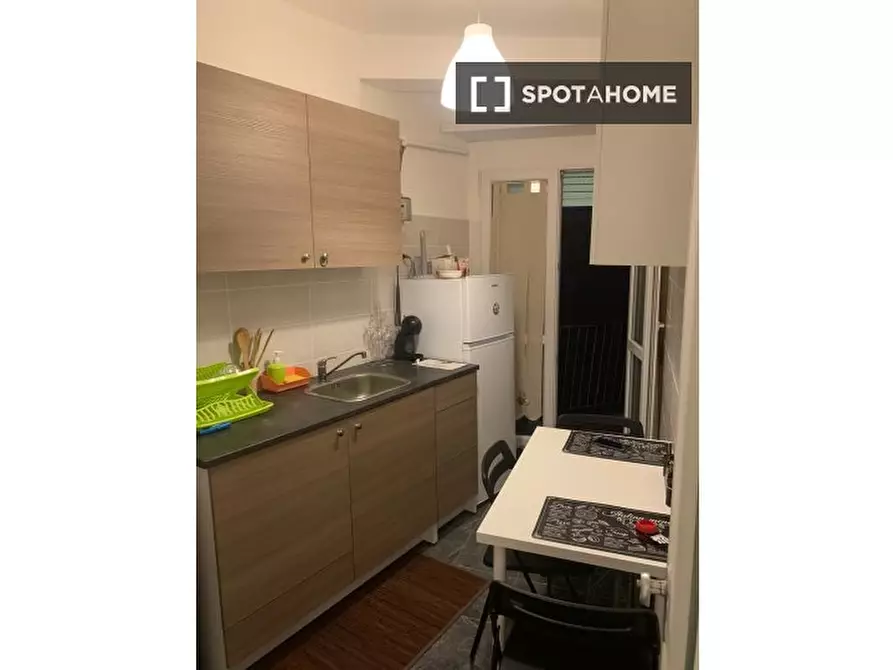 Immagine 4 di Camera condivisa in affitto  in Via di S. Romano a Roma