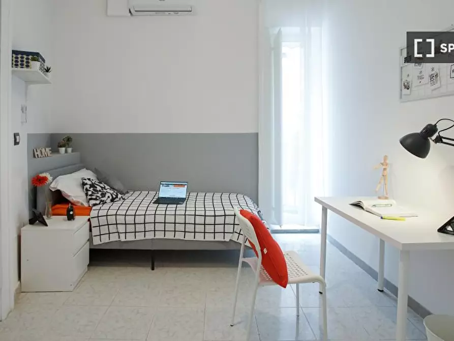 Immagine 19 di Camera condivisa in affitto  in Vico Noce a Napoli