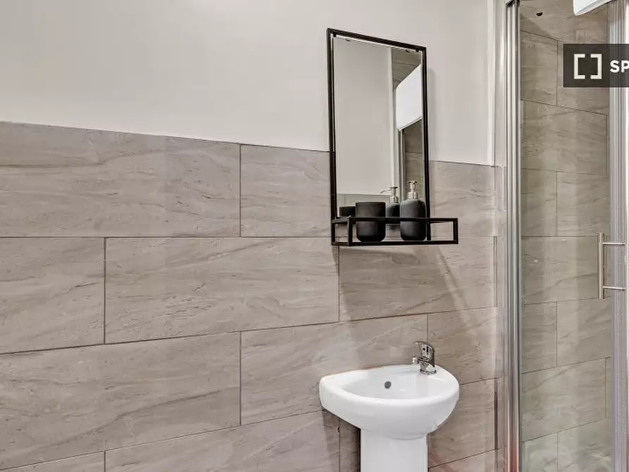 Immagine 3 di Ufficio in affitto  in flat a Tottenham