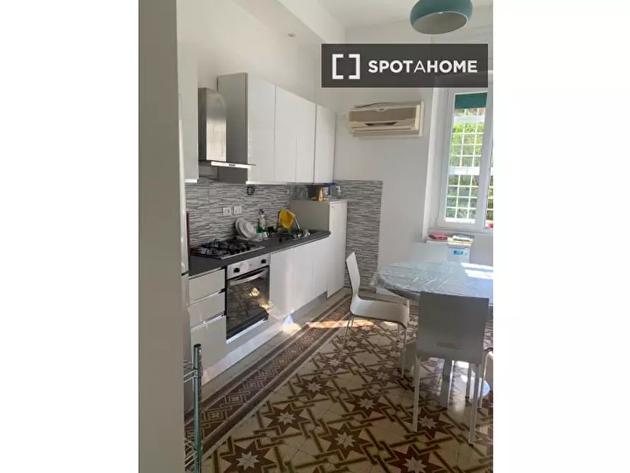 Immagine 12 di Camera condivisa in affitto  in Via Agrigento a Roma