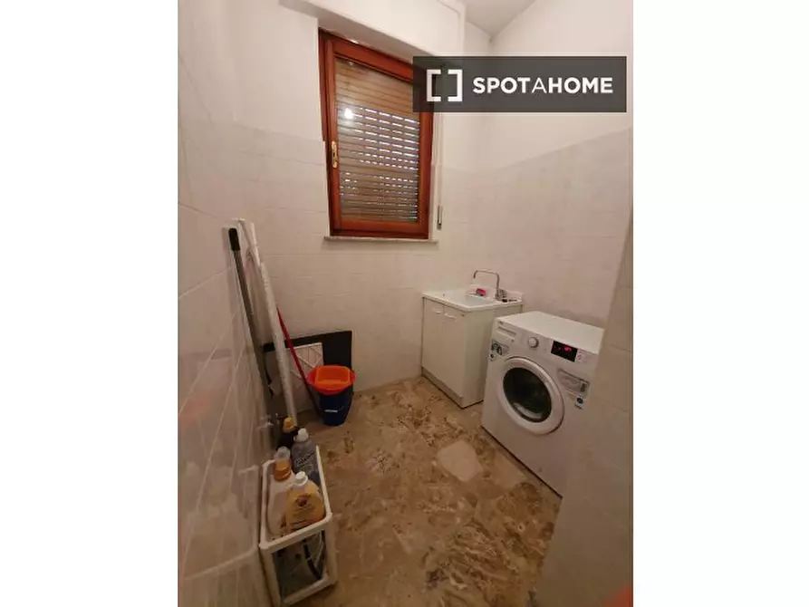 Immagine 11 di Camera condivisa in affitto  in Via Invorio a Torino