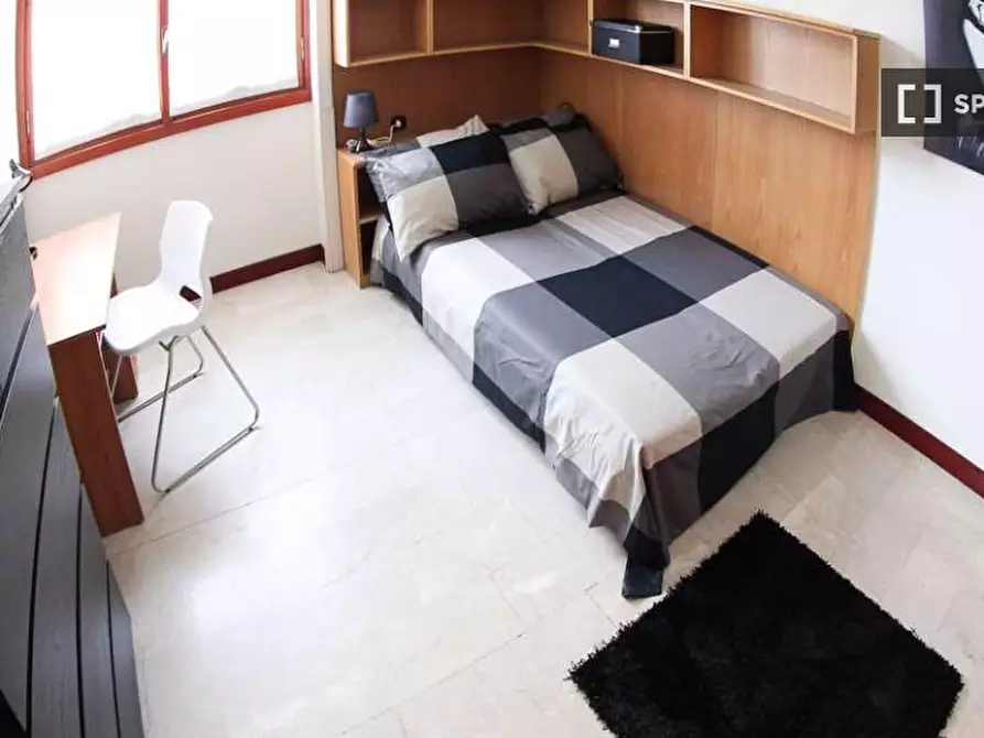 Immagine 1 di Camera condivisa in affitto  in Via Angelo de Vincenti a Milano