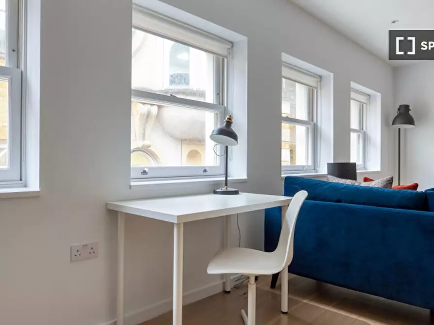 Immagine 2 di Appartamento in affitto  in Lovat Ln a 