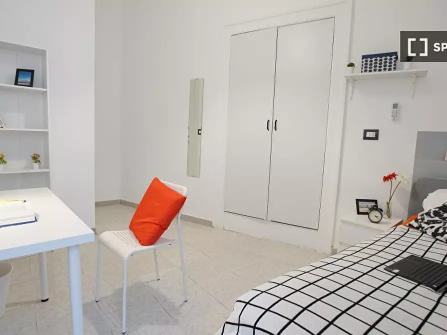 Immagine 3 di Camera condivisa in affitto  in Vico Noce a Napoli