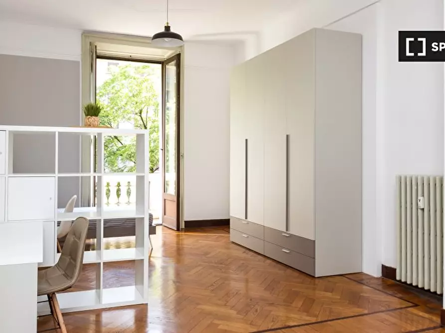 Immagine 2 di Camera condivisa in affitto  in Viale Regina Giovanna a Milano