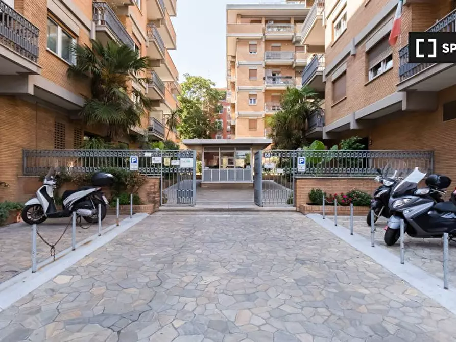 Immagine 14 di Appartamento in affitto  in Via Gualtiero Serafino a Roma