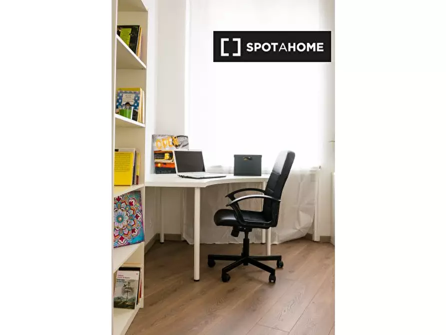 Immagine 6 di Camera condivisa in affitto  in Via S Paolo a Torino