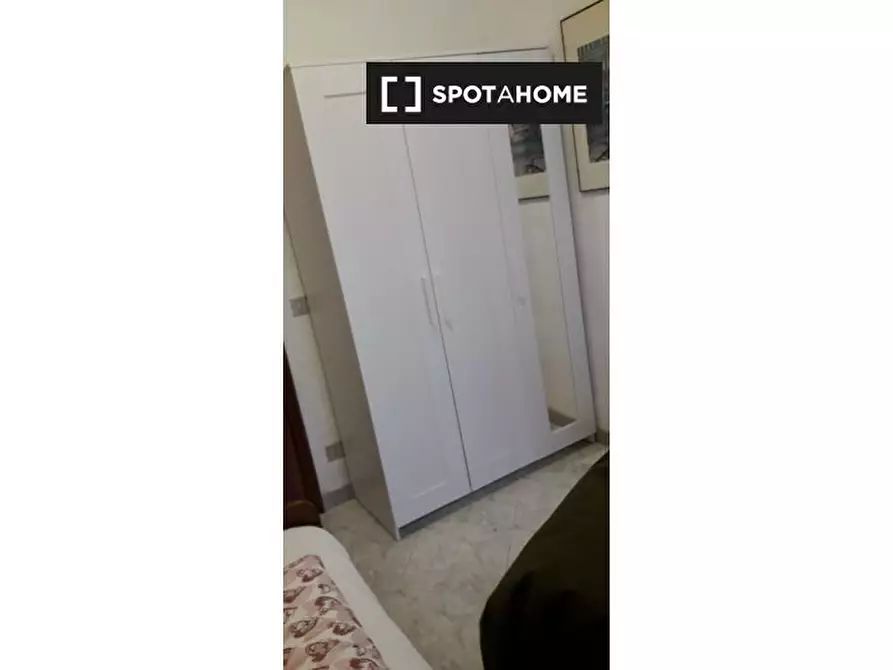 Immagine 5 di Camera condivisa in affitto  in Via Castroregio a Roma